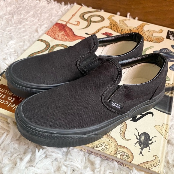Vans black canvas slip on classic sneakers - Picture 2 of 7